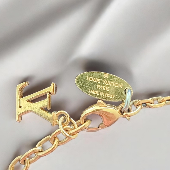 Louis Vuitton✨️ Gold Gamble Necklace Golden Rhinestones/Logo Cubes - Picture 13 of 14